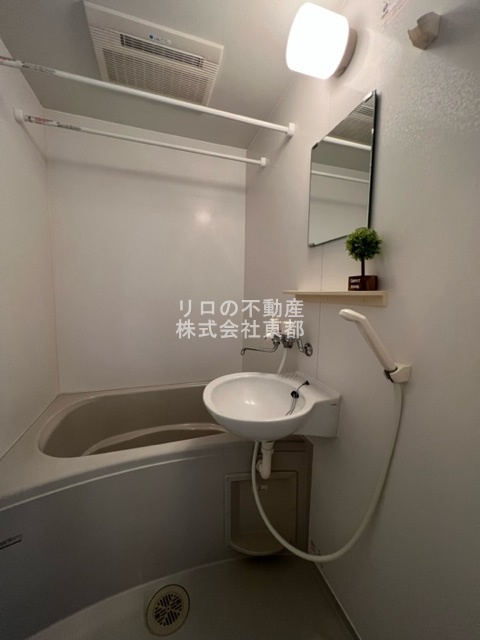 バス・シャワールーム　バストイレ別なのでゆったり癒しのバスタイムを満喫できますね♪