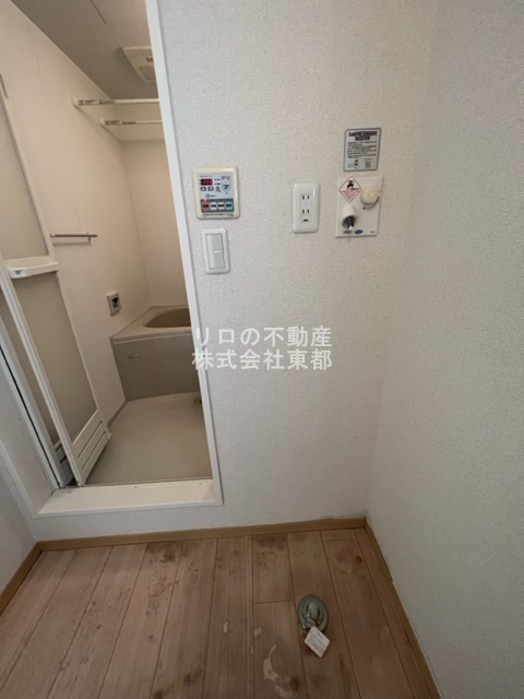 その他　洗濯機置き場は室内にあるので雨に濡れる心配はありません。