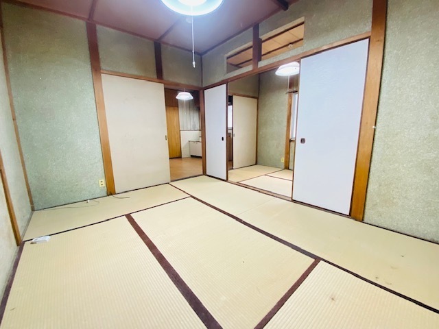 居室・リビング　※別号室の写真です