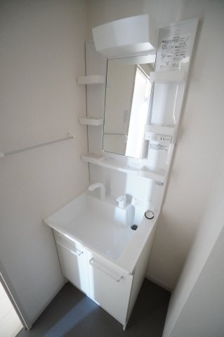 洗面設備　※同物件・同タイプの写真です。
