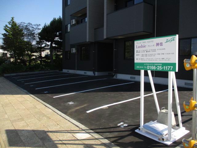 駐車場　駐車場