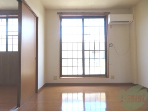 居室・リビング　明かりの入りやすい、南向きのお部屋です。