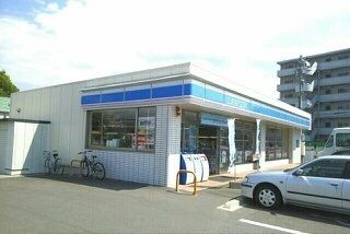 コンビニ　ローソン香西本町店さん（コンビニ）まで810m