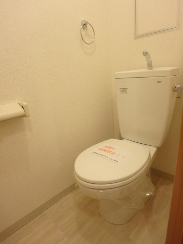 トイレ　お風呂とトイレは別々のセパレートタイプです