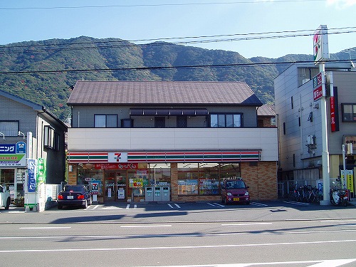 コンビニ　☆セブンイレブン 小倉足立店（コンビニ）まで810m