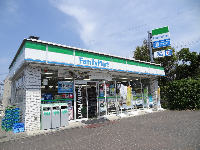 コンビニ　ファミリーマート久居庄田店（コンビニ）まで439m