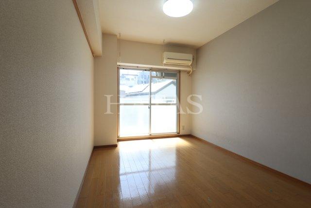 居室・リビング　同物件別部屋です