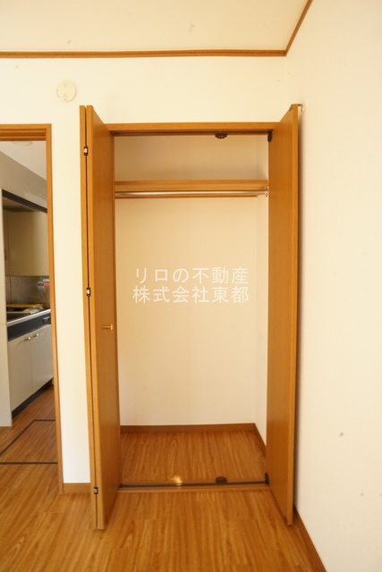 収納　ロングコート・ワンピースがかけられる縦長収納です！