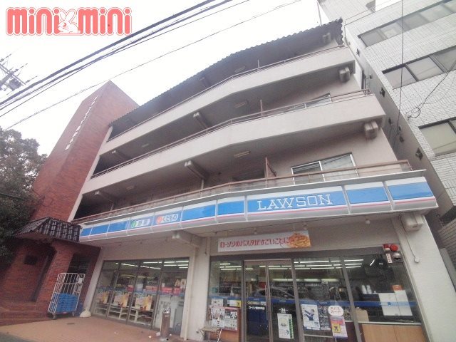 建物外観　１階がコンビニで便利なマンションです
