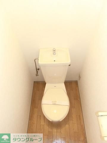トイレ　奥行きあるトイレスペース