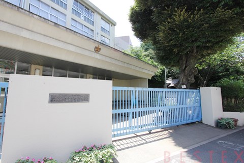 小学校　文京区立小日向台町小学校（小学校）まで664m