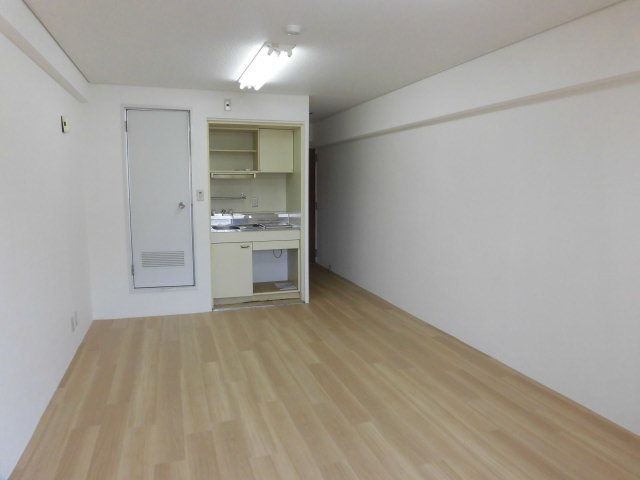 居室・リビング　フローリングが綺麗な明るいお部屋です。
