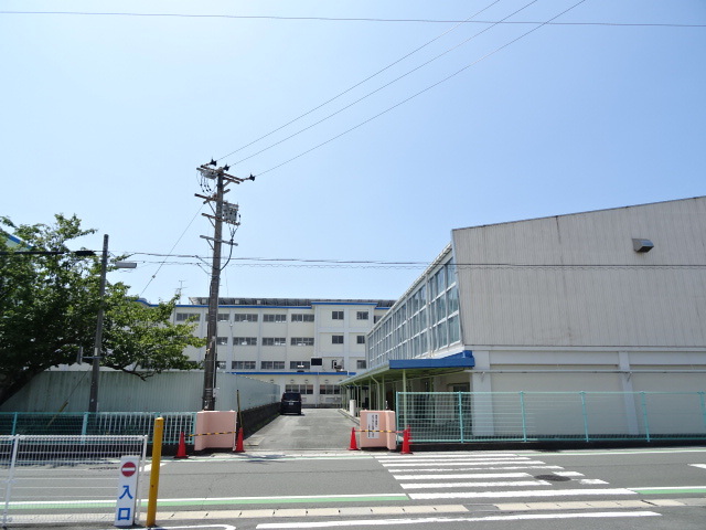 小学校　芳川北小学校（小学校）まで537m