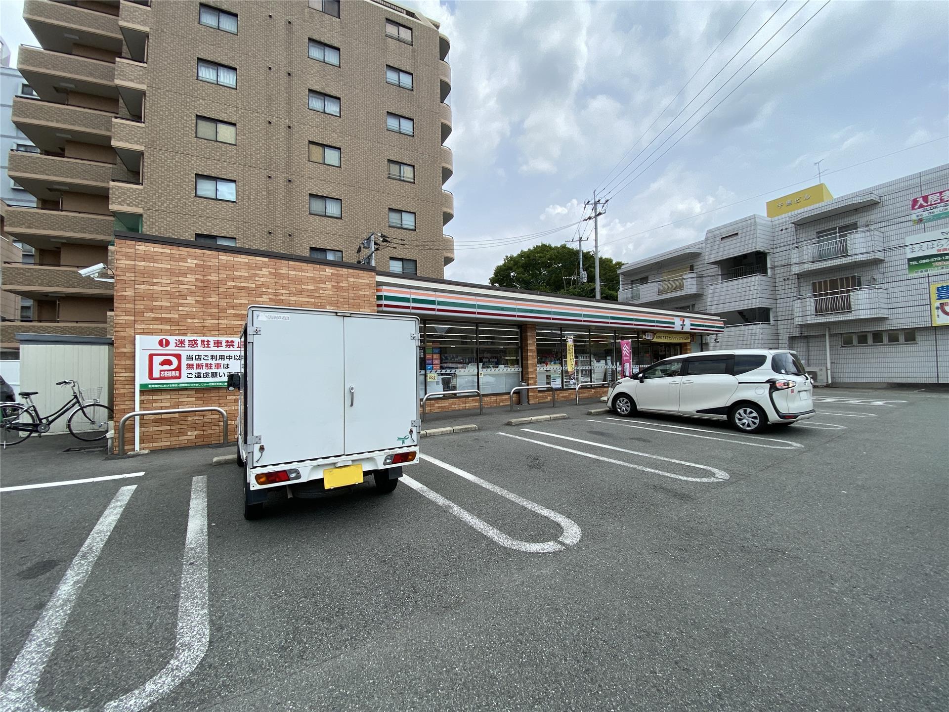 コンビニ　セブンイレブン熊本出水2丁目店（コンビニ）まで325m