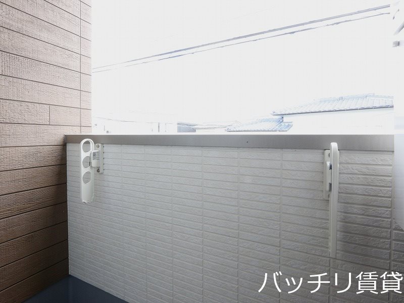 バルコニー　別号室の画像。現況優先