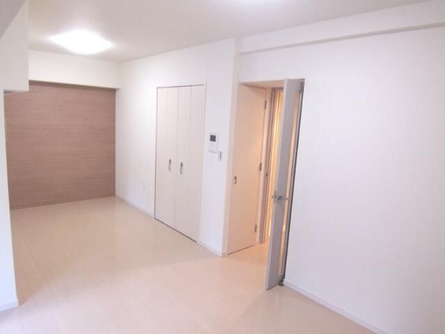 その他部屋・スペース　開放的な寝室です