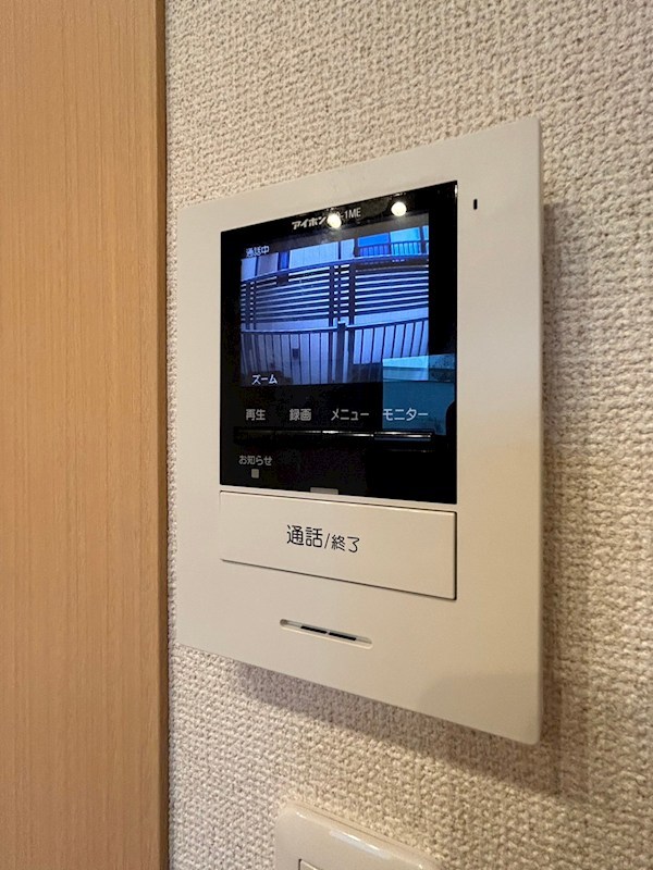 セキュリティ　訪問者を映像で確認できるモニター付きインターホン。