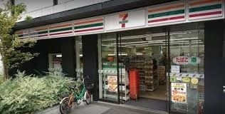 コンビニ　セブンイレブン港区赤坂駅南店（コンビニ）まで45m