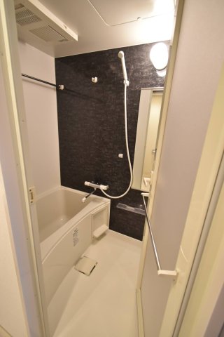 バス・シャワールーム　コンパクトで使いやすいお風呂です