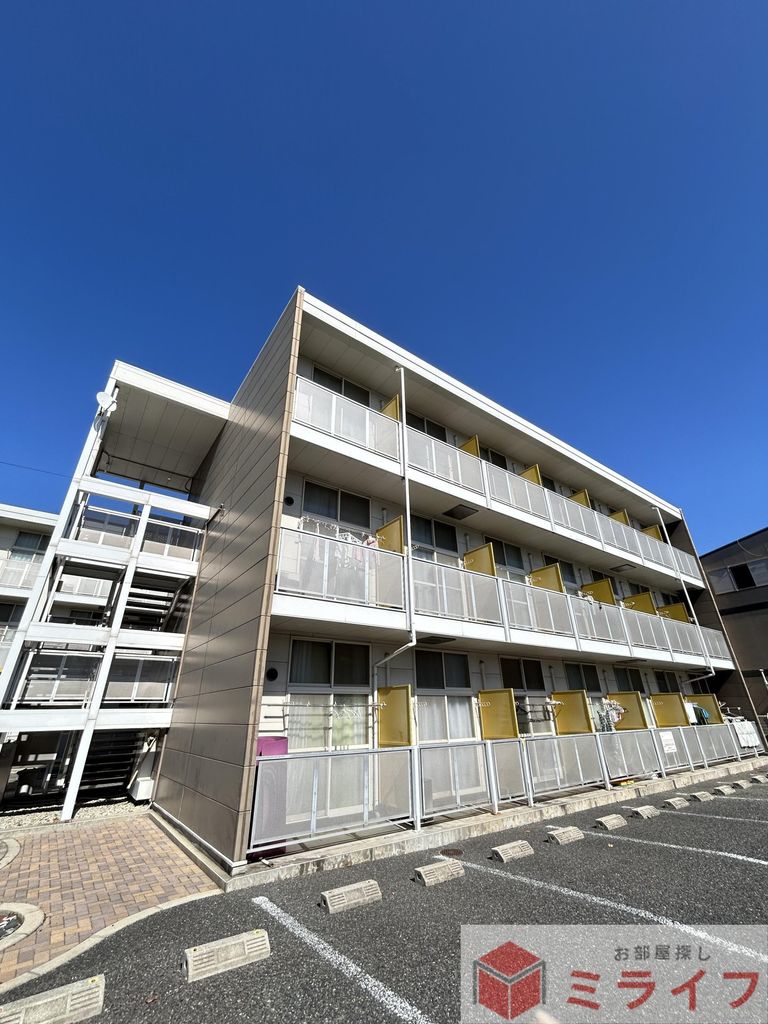 建物外観　周囲の環境と調和した落ち着きのある佇まい