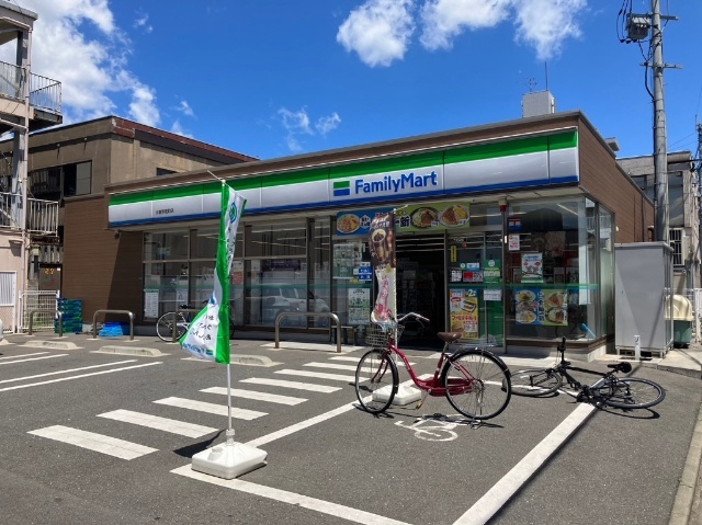 コンビニ　ファミリーマート小倉宇佐町店（コンビニ）まで323m