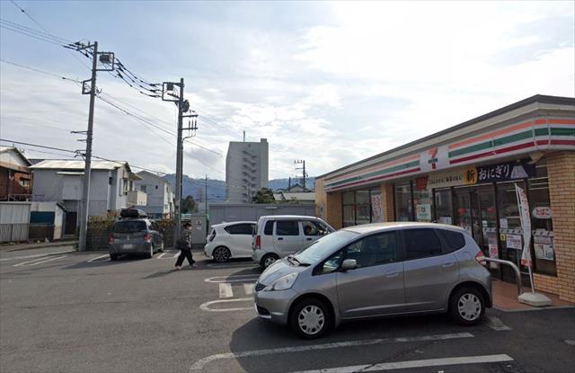 コンビニ　セブンイレブン（コンビニ）まで1235m
