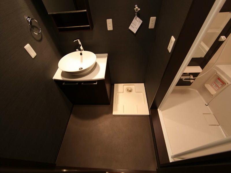 洗面設備　脱衣所　オシャレな独立洗面台付