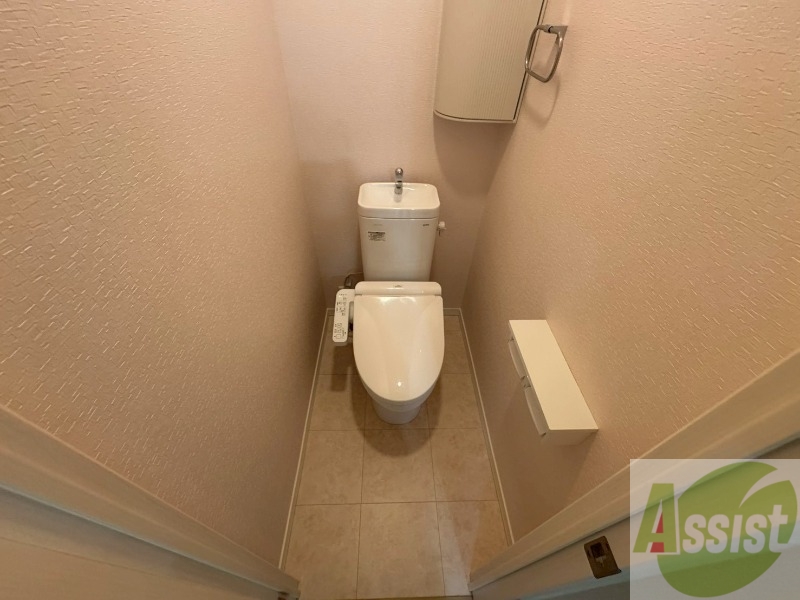 トイレ　こちらはトイレです。清潔感があり、安心して使用できます。