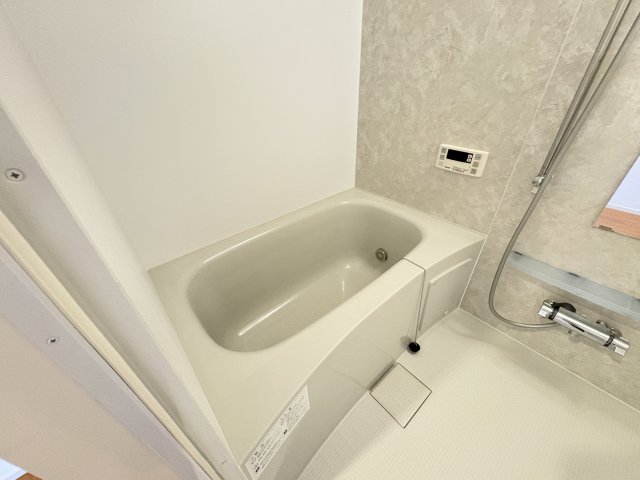 バス・シャワールーム　写真は同建物の別部屋を参考に掲載しております。
