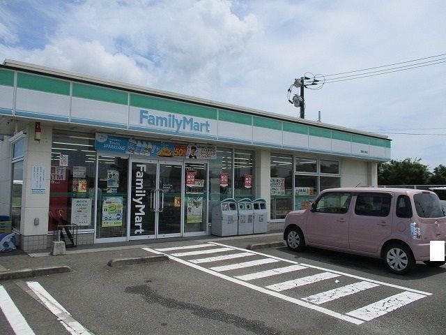 コンビニ　ファミリーマート宮崎大島店（コンビニ）まで1000m
