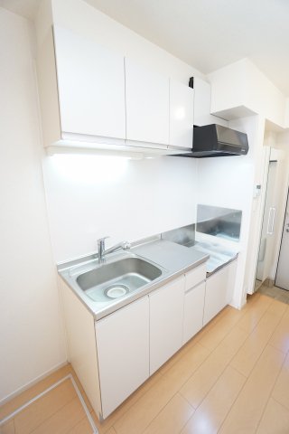キッチン　同物件・同タイプの写真です。