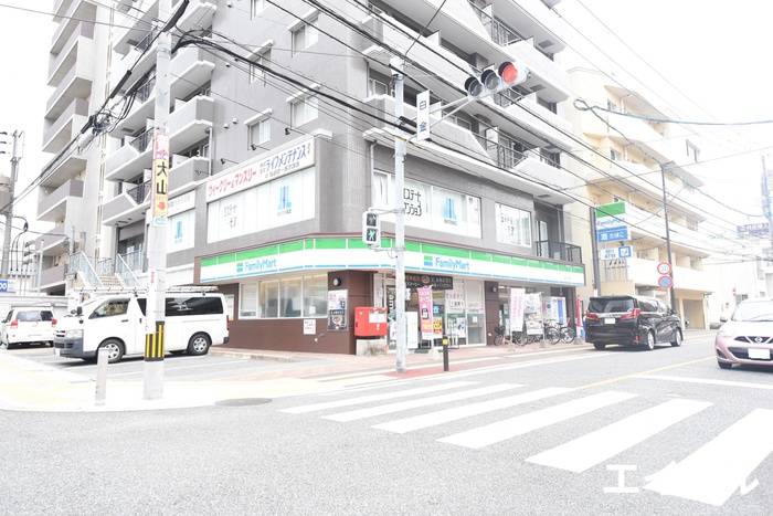 コンビニ　ファミリーマート白金二丁目店（コンビニ）まで68m