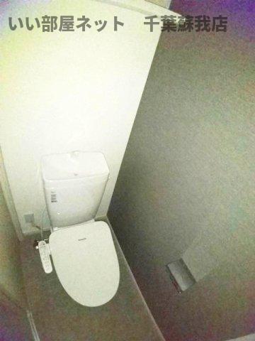 トイレ　落ち着いた色調のトイレです