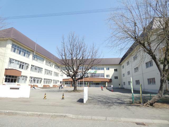 小学校　帯広市立柏小学校（小学校）まで631m