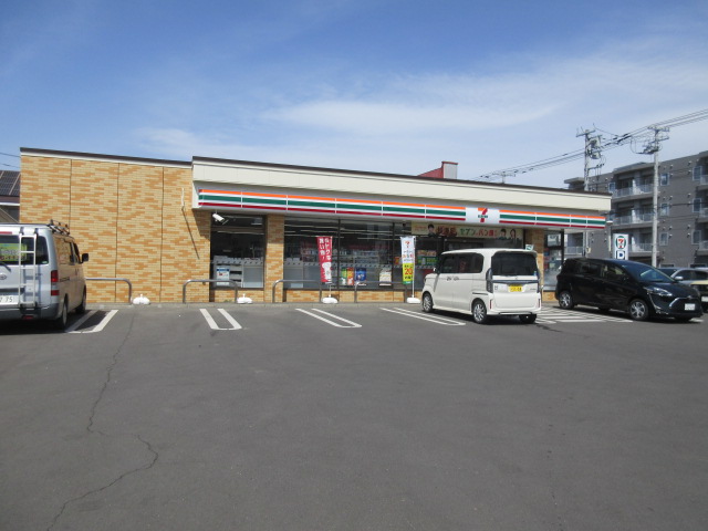 コンビニ　セブンイレブン帯広東10条南7丁目店（コンビニ）まで588m