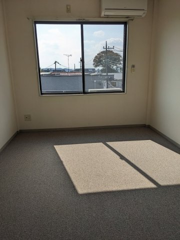京王線 武蔵野台駅 徒歩10分 3階建 築33年の居間写真