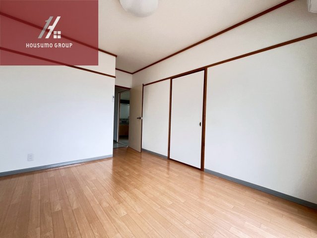 その他部屋・スペース　開放的な寝室です