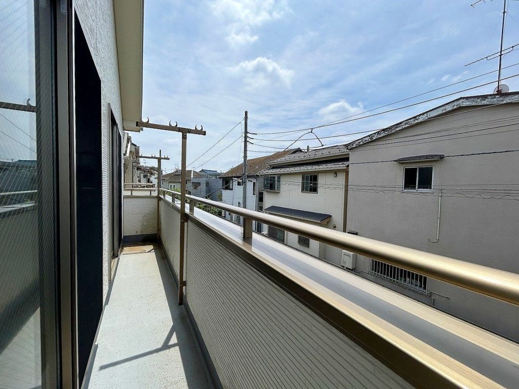 バルコニー　２部屋にまたがる２階バルコニー