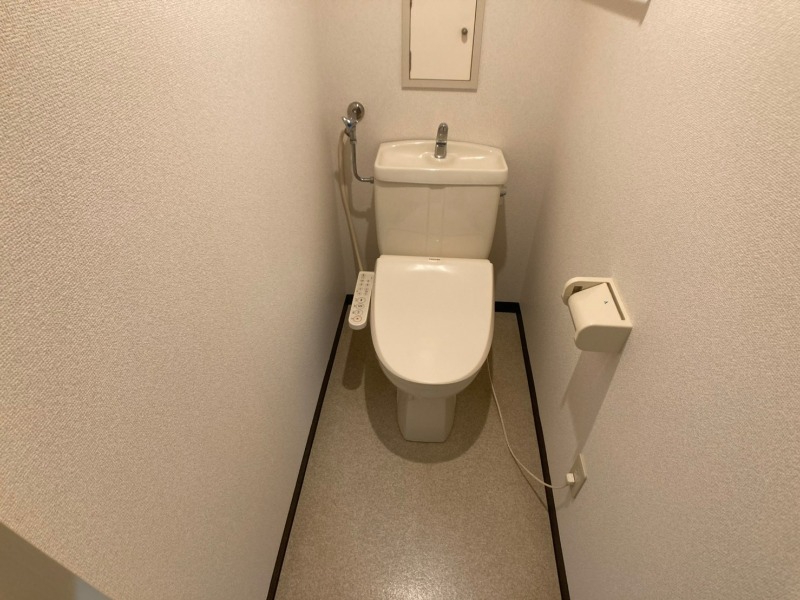 トイレ　ウォシュレット機能がついたトイレ。安心して使用できますね。