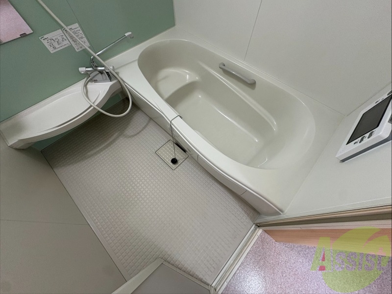 バス・シャワールーム　お風呂になります。一日の疲れを癒してくださいね。