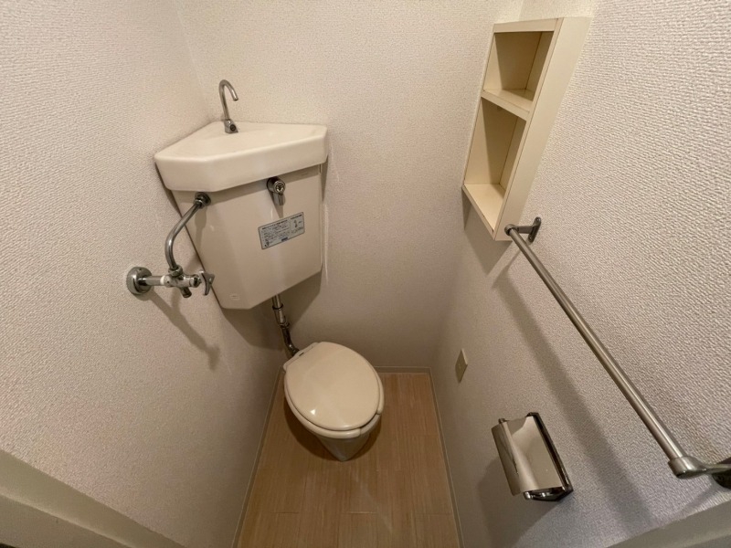 トイレ　こちらはトイレです。清潔感があり、安心して使用できます。
