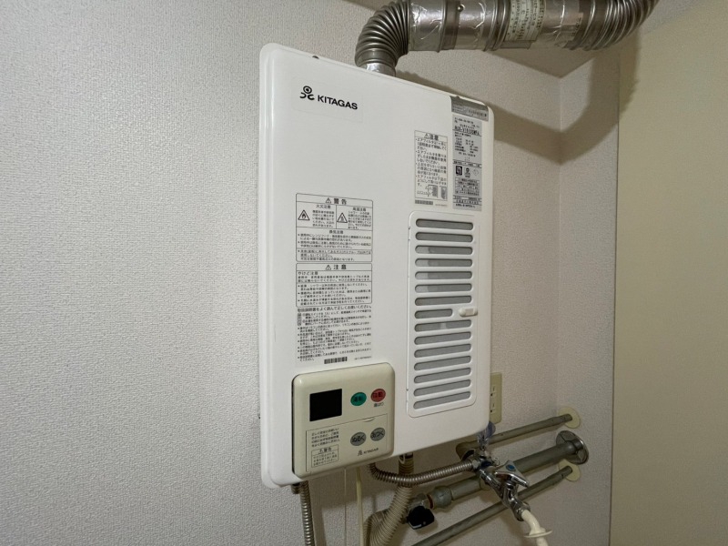 その他設備　給湯器は簡単操作で温度調整ができますよ。