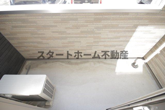 バルコニー　外からの目が気にならないバルコニーで洗濯物が干せます