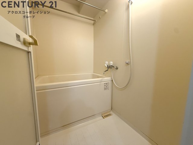 バス・シャワールーム　浴室乾燥機付きで便利です♪