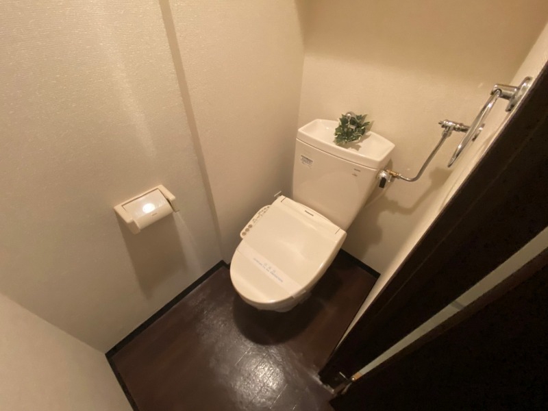 トイレ　こちらはトイレです。清潔感があり、安心して使用できます。