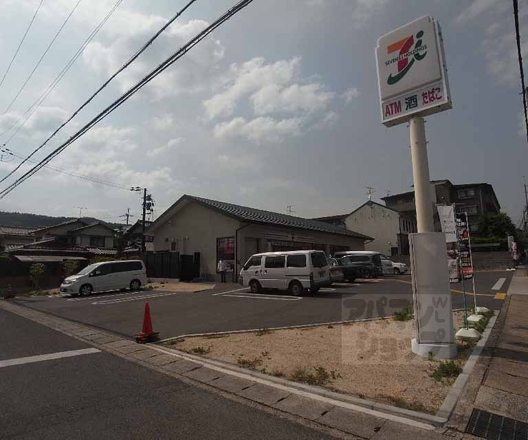 コンビニ　セブンイレブン京都岩倉忠在地町店（コンビニ）まで604m