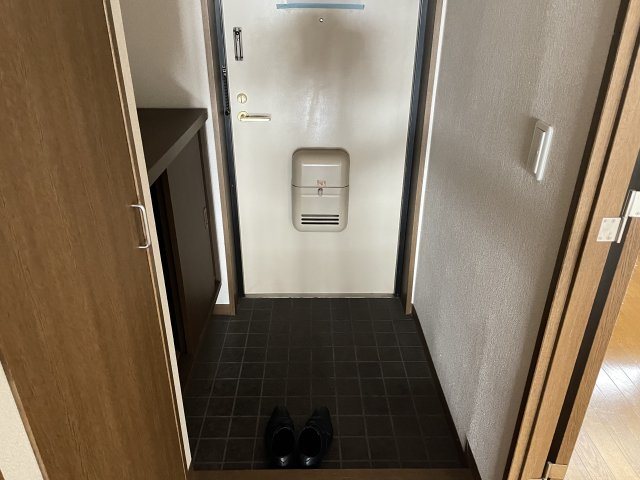 玄関　※同タイプのお部屋の写真を掲載しております。