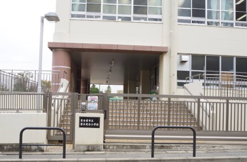 小学校　名古屋市立富士見台小学校（小学校）まで972m