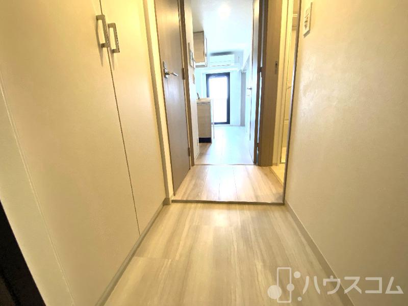 玄関　玄関を一歩入ると・・。