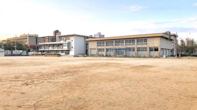 小学校　姫路市立城陽小学校（小学校）まで4013m